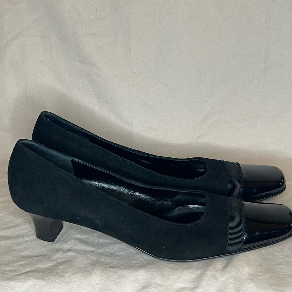 Salvatore Ferragamo Black Suede and Patent Leather pumps size 9 1/2 GUC